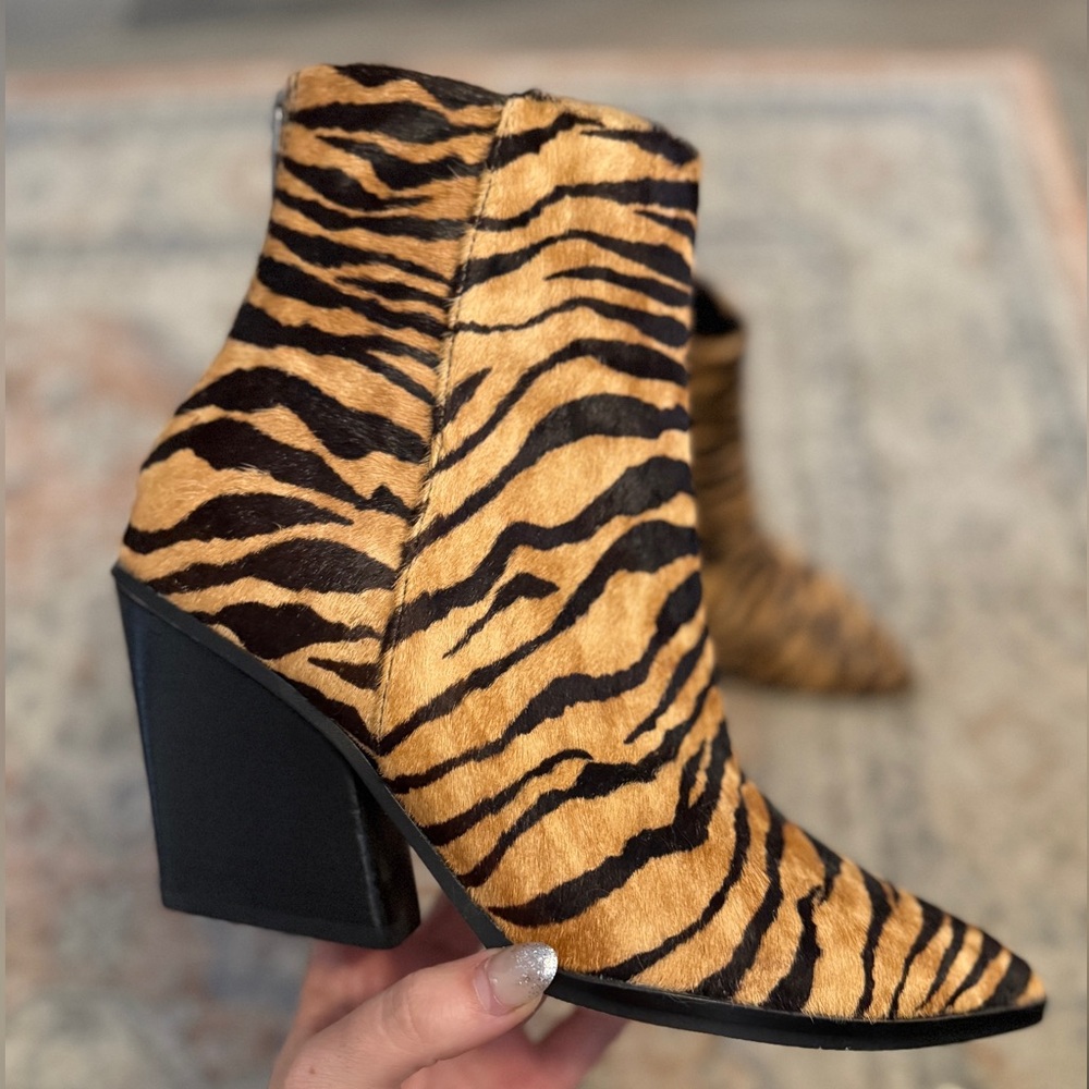 Dolce vita tiger booties size 8
